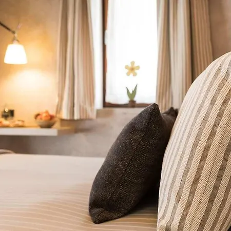 Relais Bondaz 4* أَويستا